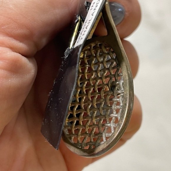 Vintage Tennis Racket Pin Brooch Gold tones - Picture 4 of 4